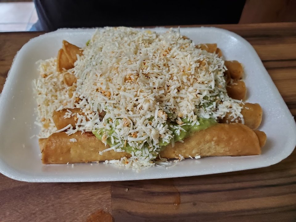2 Flautas Plate